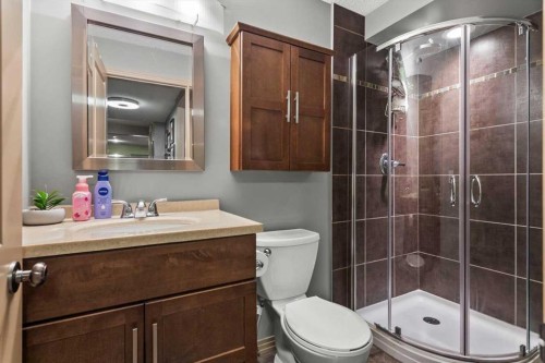 25 Tuscany Summit Terrace Nw, Calgary, AB - Indoor Photo Showing Bathroom