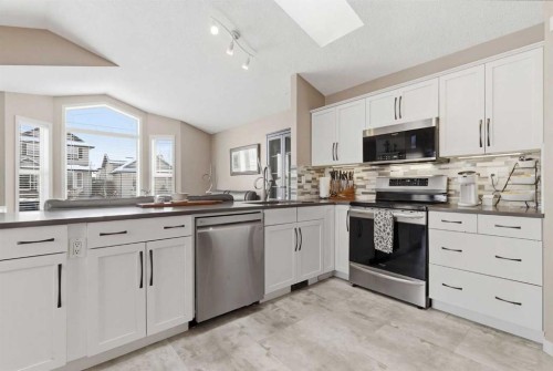 90 Cranberry Square, Calgary, AB - Indoor Photo Showing Kitchen With Upgraded Kitchen