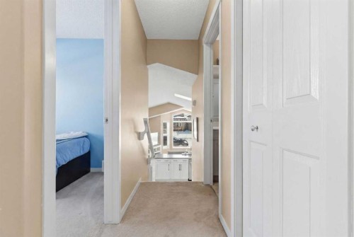 90 Cranberry Square, Calgary, AB - Indoor Photo Showing Other Room