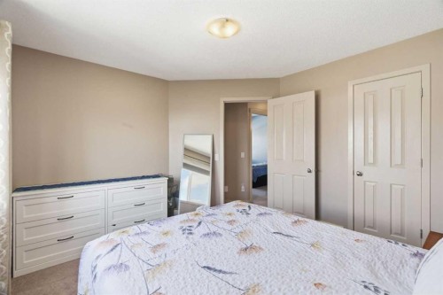 90 Cranberry Square, Calgary, AB - Indoor Photo Showing Bedroom