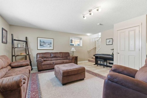 90 Cranberry Square, Calgary, AB - Indoor Photo Showing Living Room