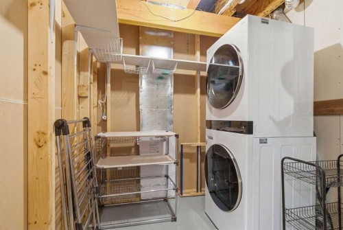 90 Cranberry Square, Calgary, AB - Indoor Photo Showing Laundry Room