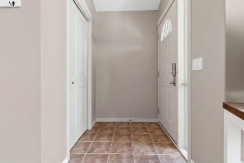 90 Cranberry Square, Calgary, AB - Indoor Photo Showing Other Room