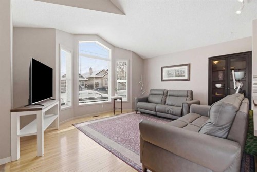 90 Cranberry Square, Calgary, AB - Indoor Photo Showing Living Room