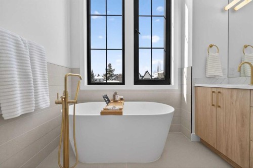 416 36 Street Sw, Calgary, AB - Indoor Photo Showing Bathroom