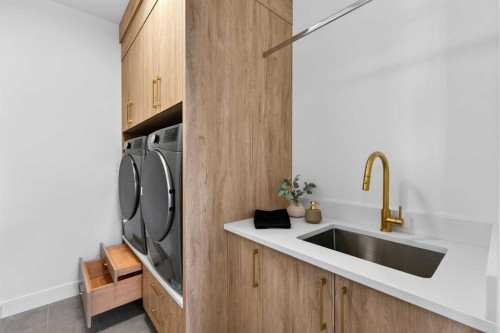 416 36 Street Sw, Calgary, AB - Indoor Photo Showing Laundry Room
