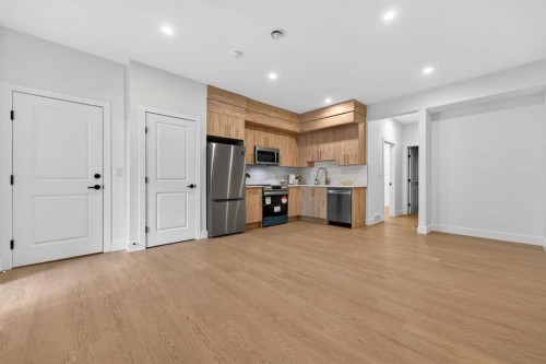 416 36 Street Sw, Calgary, AB - Indoor Photo Showing Kitchen