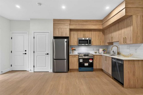 416 36 Street Sw, Calgary, AB - Indoor Photo Showing Kitchen With Stainless Steel Kitchen