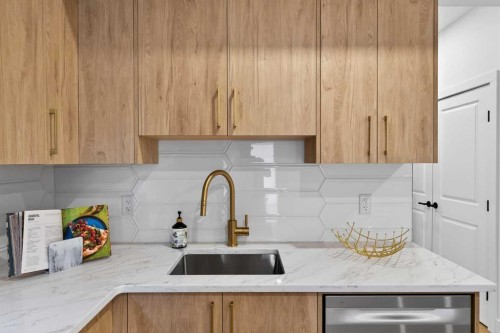 416 36 Street Sw, Calgary, AB - Indoor Photo Showing Kitchen