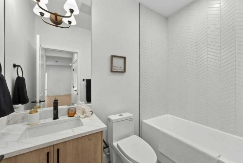 416 36 Street Sw, Calgary, AB - Indoor Photo Showing Bathroom