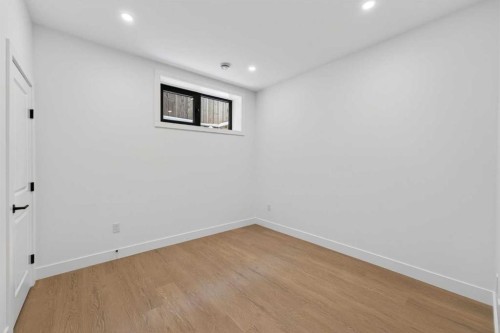 416 36 Street Sw, Calgary, AB - Indoor Photo Showing Other Room