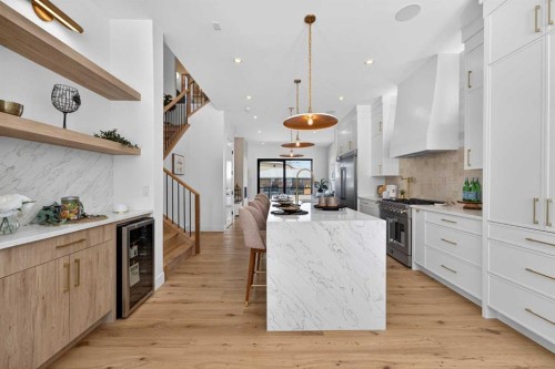 416 36 Street Sw, Calgary, AB - Indoor Photo Showing Kitchen With Upgraded Kitchen