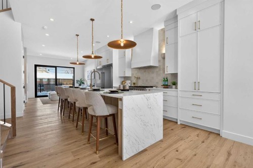 416 36 Street Sw, Calgary, AB - Indoor Photo Showing Kitchen With Upgraded Kitchen