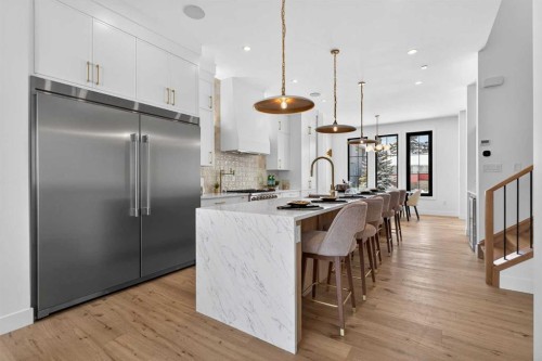 416 36 Street Sw, Calgary, AB - Indoor Photo Showing Kitchen With Upgraded Kitchen