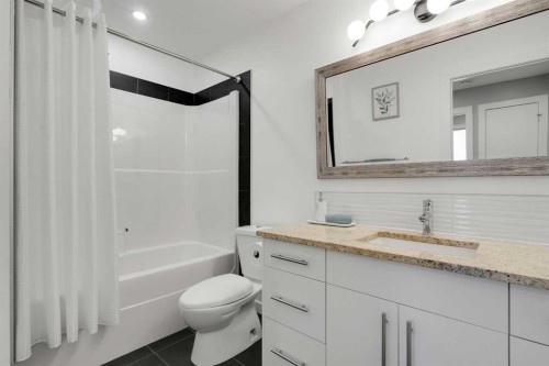 288 Copperstone Gardens Se, Calgary, AB - Indoor Photo Showing Bathroom