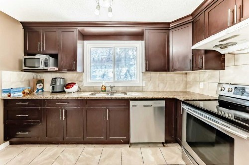 271 Dalhurst Way Nw, Calgary, AB - Indoor Photo Showing Kitchen With Upgraded Kitchen