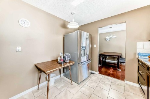 271 Dalhurst Way Nw, Calgary, AB - Indoor Photo Showing Other Room
