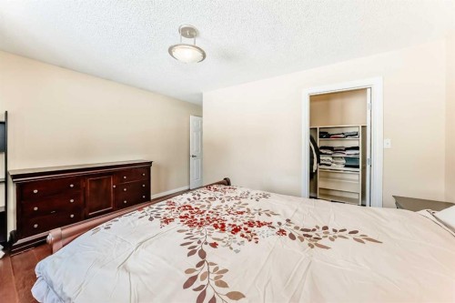 271 Dalhurst Way Nw, Calgary, AB - Indoor Photo Showing Bedroom