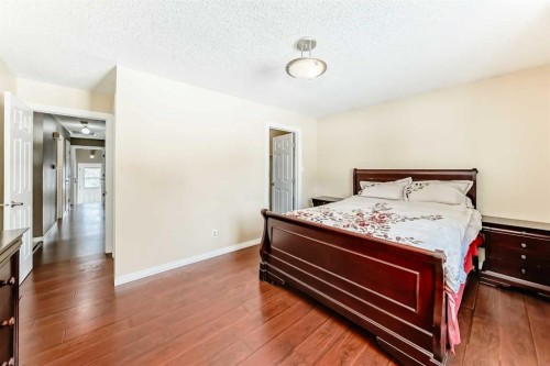 271 Dalhurst Way Nw, Calgary, AB - Indoor Photo Showing Bedroom