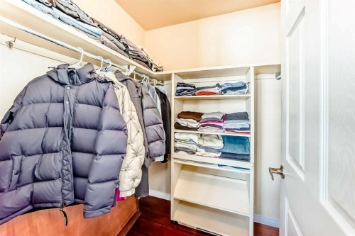 271 Dalhurst Way Nw, Calgary, AB - Indoor With Storage
