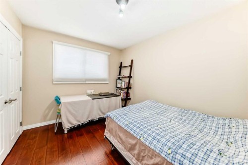 271 Dalhurst Way Nw, Calgary, AB - Indoor Photo Showing Bedroom