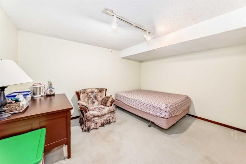 271 Dalhurst Way Nw, Calgary, AB - Indoor