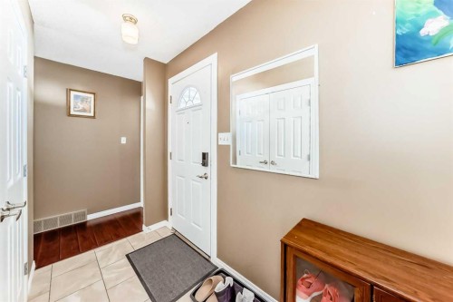 271 Dalhurst Way Nw, Calgary, AB - Indoor Photo Showing Other Room