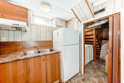 271 Dalhurst Way Nw, Calgary, AB - Indoor Photo Showing Kitchen With Double Sink