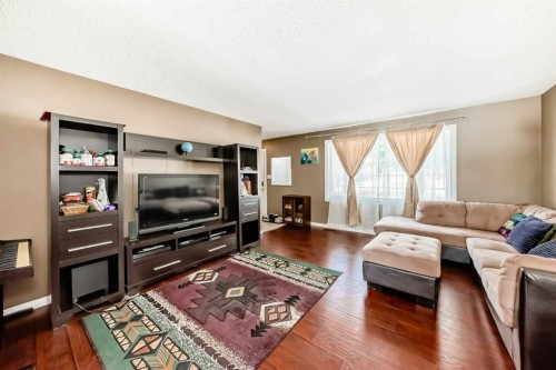 271 Dalhurst Way Nw, Calgary, AB - Indoor Photo Showing Living Room
