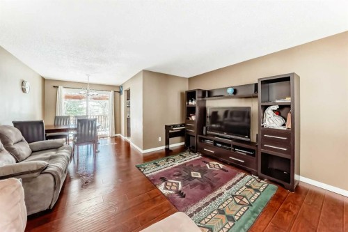 271 Dalhurst Way Nw, Calgary, AB - Indoor Photo Showing Living Room