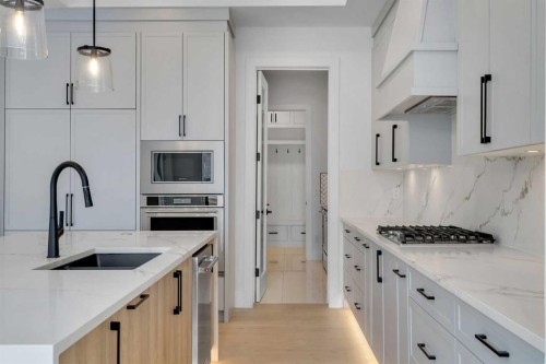 223 Kinniburgh Loop, Chestermere, AB - Indoor Photo Showing Kitchen With Upgraded Kitchen