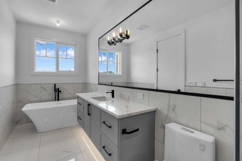 223 Kinniburgh Loop, Chestermere, AB - Indoor Photo Showing Bathroom