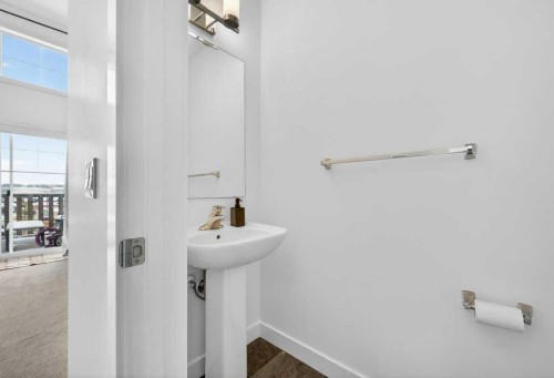 516 Sage Hill Grove Nw, Calgary, AB - Indoor Photo Showing Bathroom