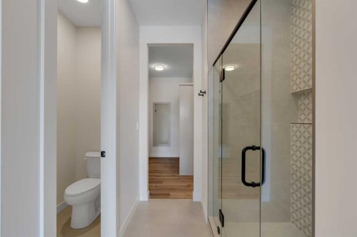 88 Sunrise Heath, Cochrane, AB - Indoor Photo Showing Bathroom