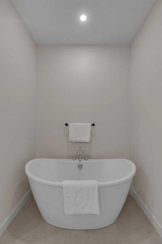 88 Sunrise Heath, Cochrane, AB - Indoor Photo Showing Bathroom