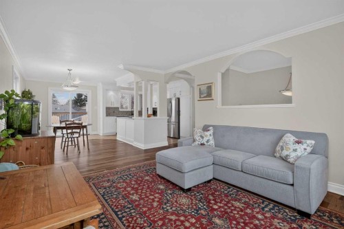 4119 Doverview Drive Se, Calgary, AB - Indoor Photo Showing Living Room