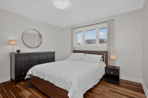 4119 Doverview Drive Se, Calgary, AB - Indoor Photo Showing Bedroom