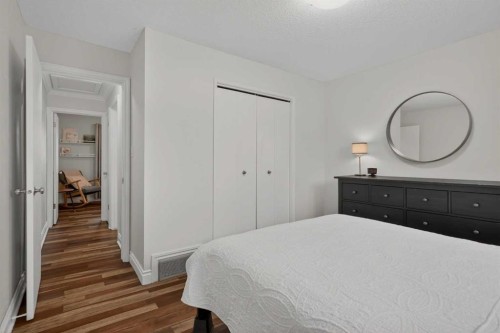 4119 Doverview Drive Se, Calgary, AB - Indoor Photo Showing Bedroom