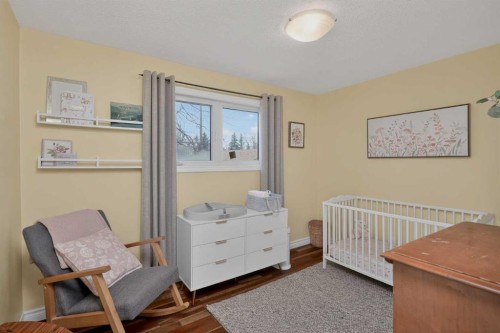 4119 Doverview Drive Se, Calgary, AB - Indoor Photo Showing Bedroom