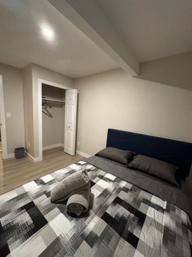 252 Nolanhurst Crescent Nw, Calgary, AB - Indoor Photo Showing Bedroom