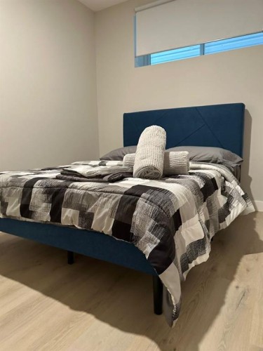 252 Nolanhurst Crescent Nw, Calgary, AB - Indoor Photo Showing Bedroom