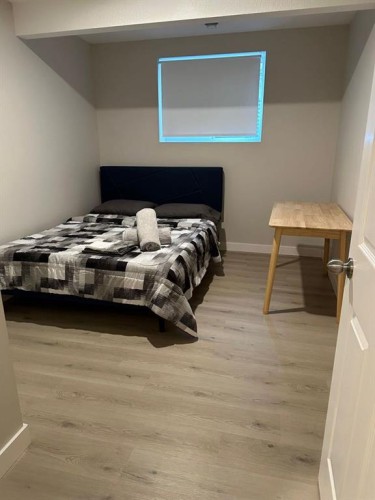 252 Nolanhurst Crescent Nw, Calgary, AB - Indoor Photo Showing Bedroom