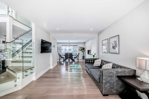 256 Riverside Mews Se, Calgary, AB - Indoor