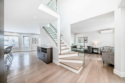 256 Riverside Mews Se, Calgary, AB - Indoor