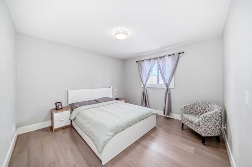 256 Riverside Mews Se, Calgary, AB - Indoor Photo Showing Bedroom