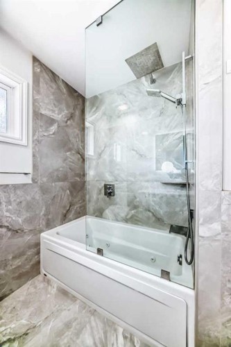 256 Riverside Mews Se, Calgary, AB - Indoor Photo Showing Bathroom