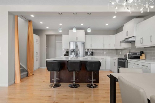 151 Heritage View, Cochrane, AB - Indoor Photo Showing Kitchen With Upgraded Kitchen