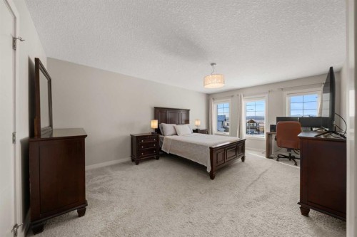 151 Heritage View, Cochrane, AB - Indoor Photo Showing Bedroom
