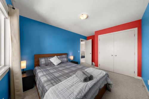 151 Heritage View, Cochrane, AB - Indoor Photo Showing Bedroom