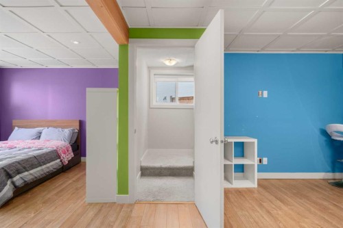 151 Heritage View, Cochrane, AB - Indoor Photo Showing Bedroom